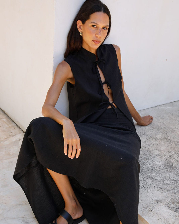 arkitaip Tops The Alma Stand-Up Collar Tie Vest in black